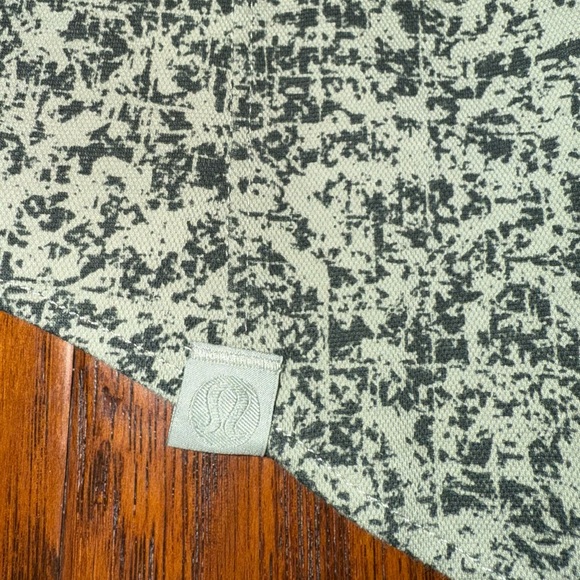 Lululemon Commision Long Sleeve Shirt in Green Fern / Smoked Spruce - Picture 6 of 15